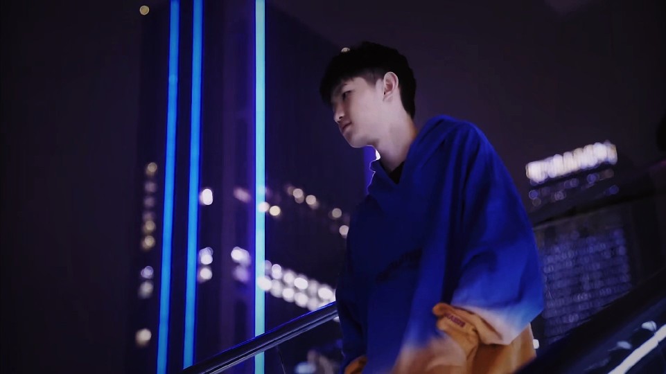 他在场上不 他在场上不